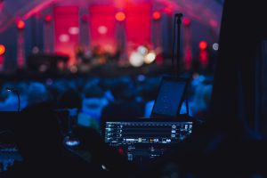 Tecnología audiovisual para eventos especiales.