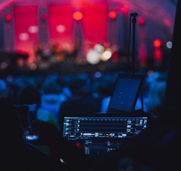 Tecnología audiovisual para eventos especiales.
