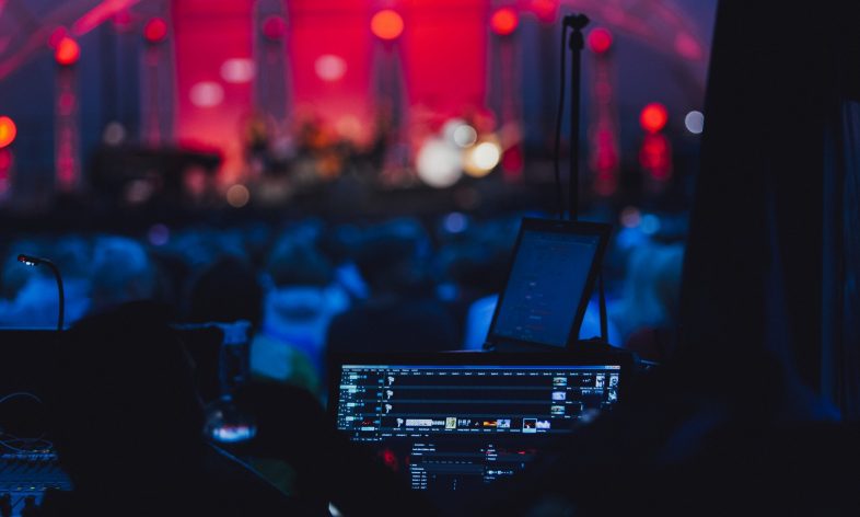 Tecnología audiovisual para eventos especiales.